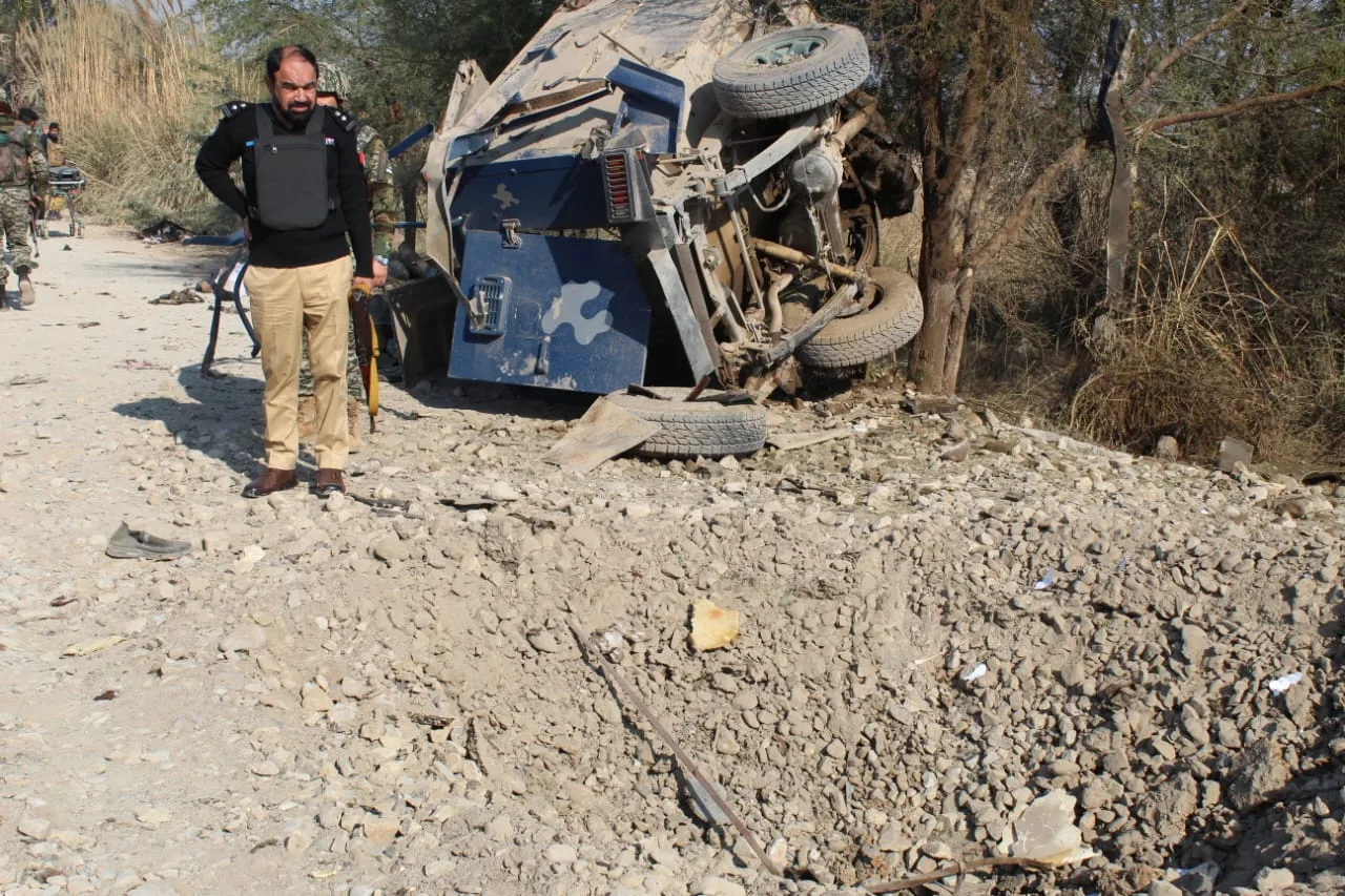 Pakistan auto výbuch policajti