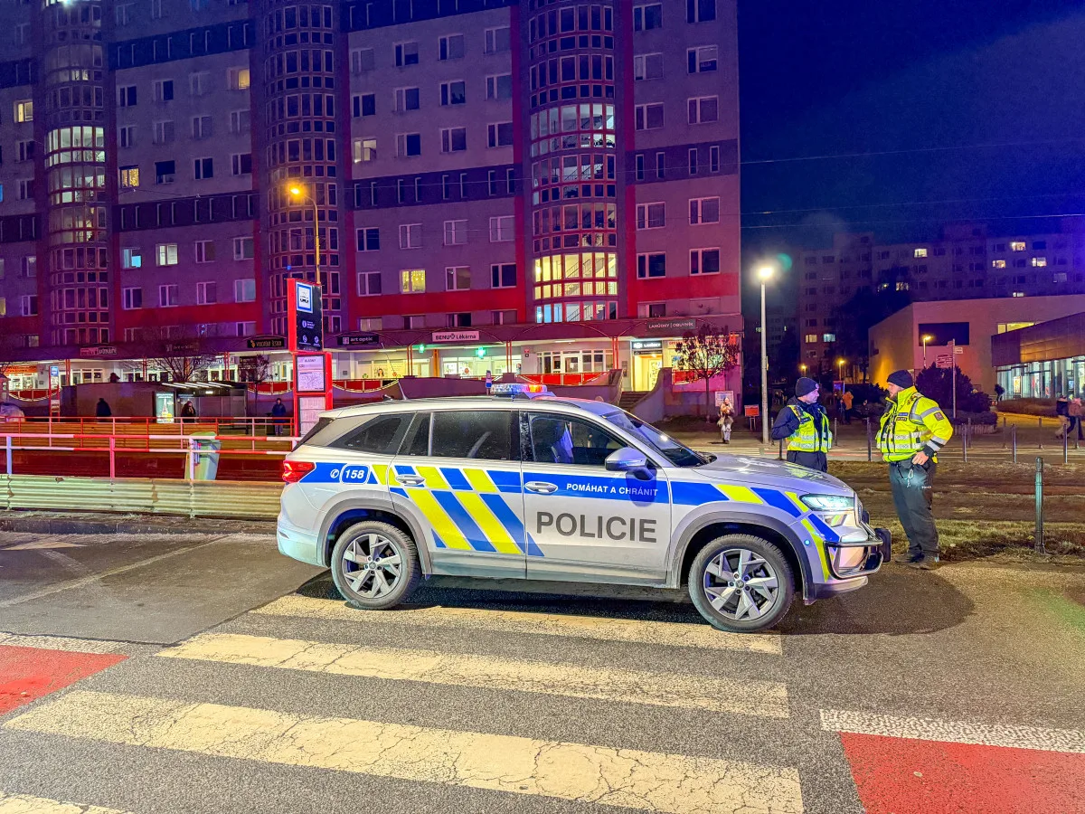 nehoda Praha električka dievča