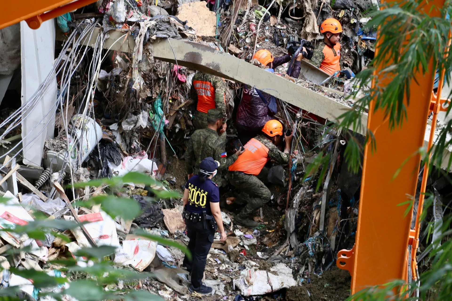 Filipíny skládka zosuv obete pátranie