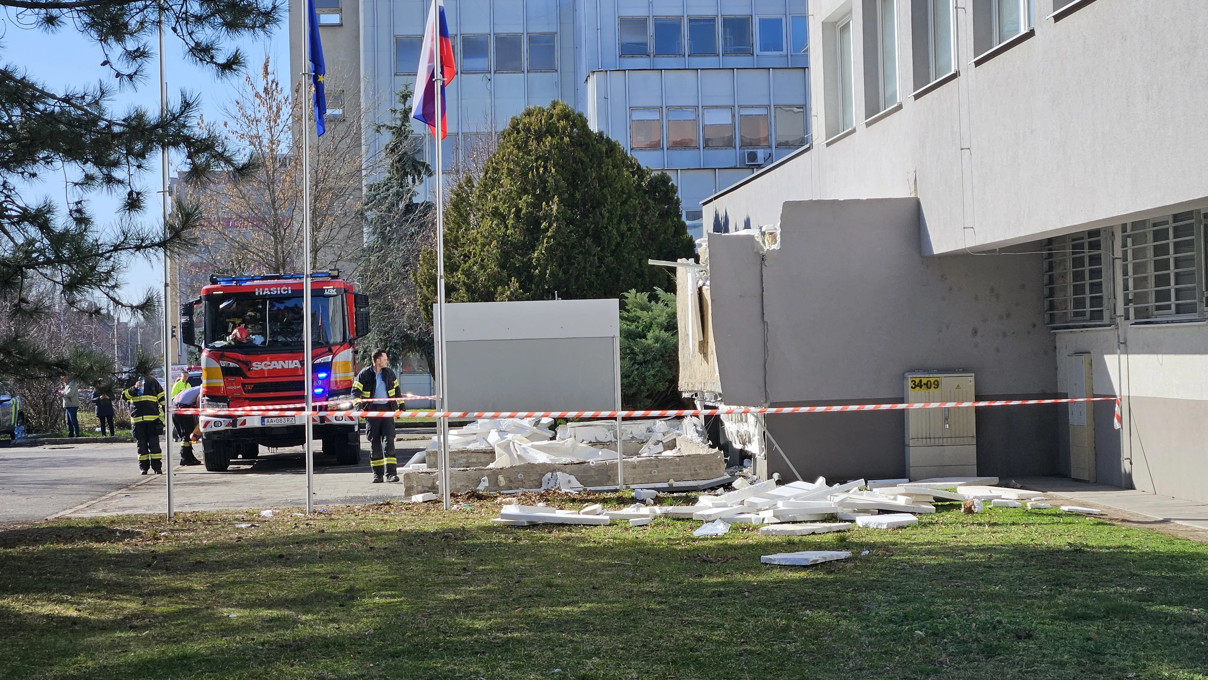 Komárno klientske centrum strecha pád úmrtie