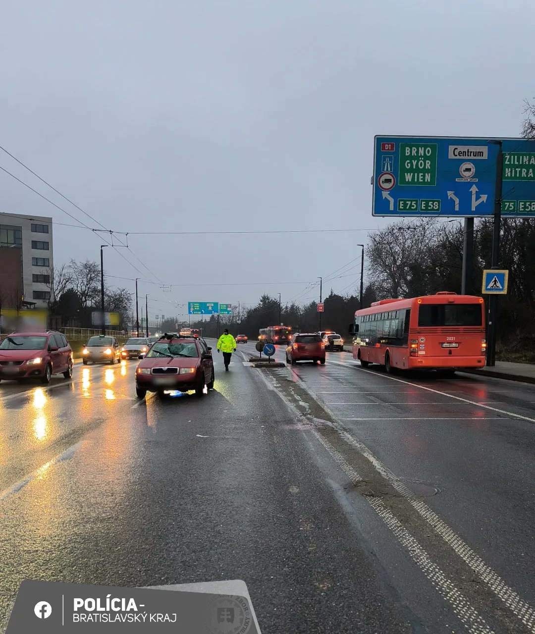 nehoda auto chodec Bratislava