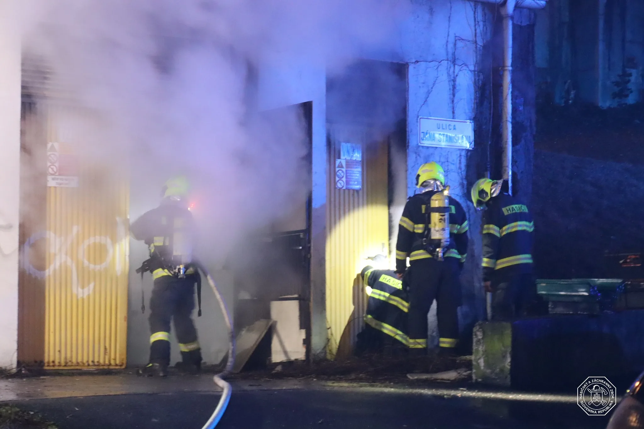 hasiči trafostanica v Karlovej Vsi