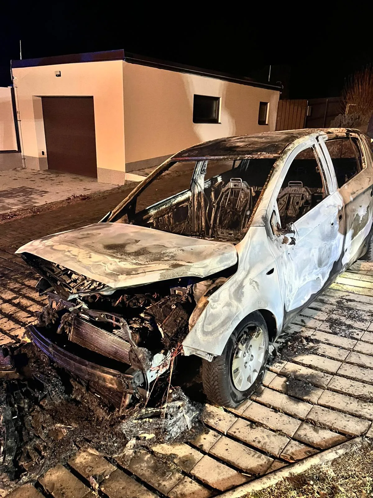 Hluboká nad Vltavou požiar auto