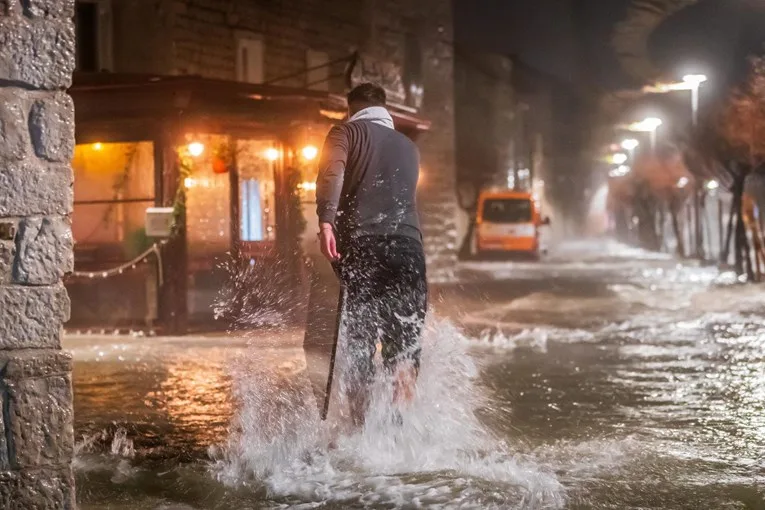 búrka povodne Dalmácia Kaštela